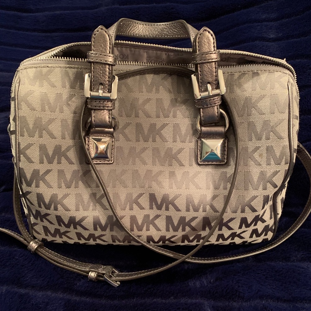 In excellent condition Michael Kors handbag